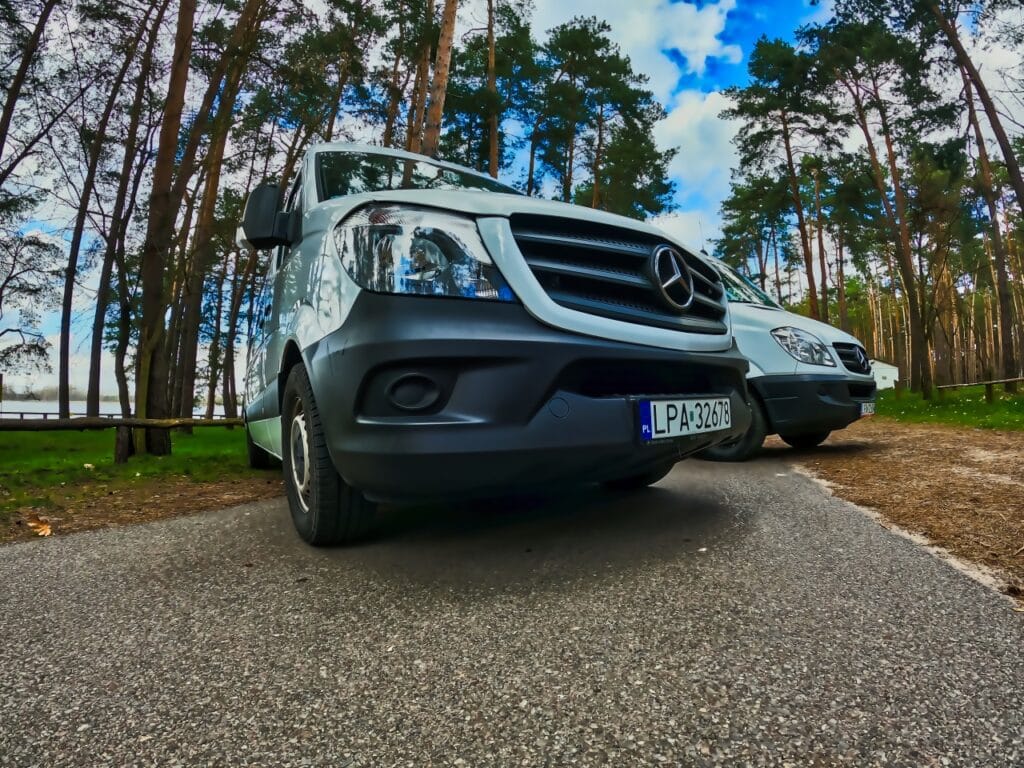 Komfortowe, ośmioosobowe busy pasażerskie kursujące do Holandii, Niemiec i Belgii