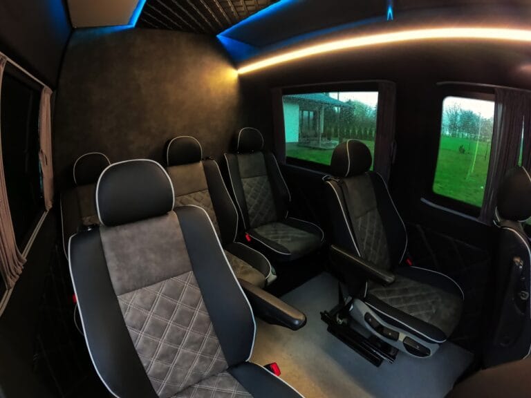 Wnętrze komfortowego busa do Niemiec, Holandii i Belgii